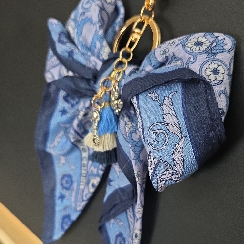 Pierre Cardin Blue Patterned Bow Keychain - Picture 7 of 7